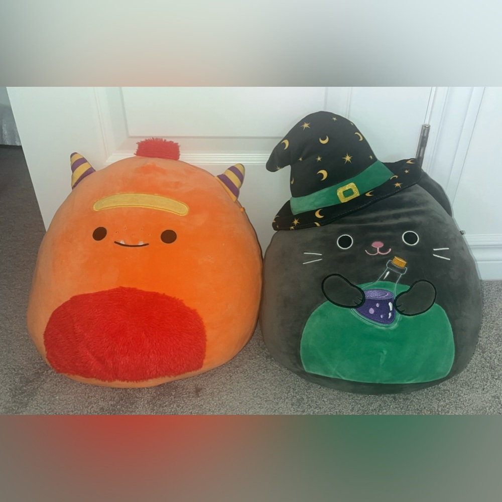 2 SQUISHMALLOWS